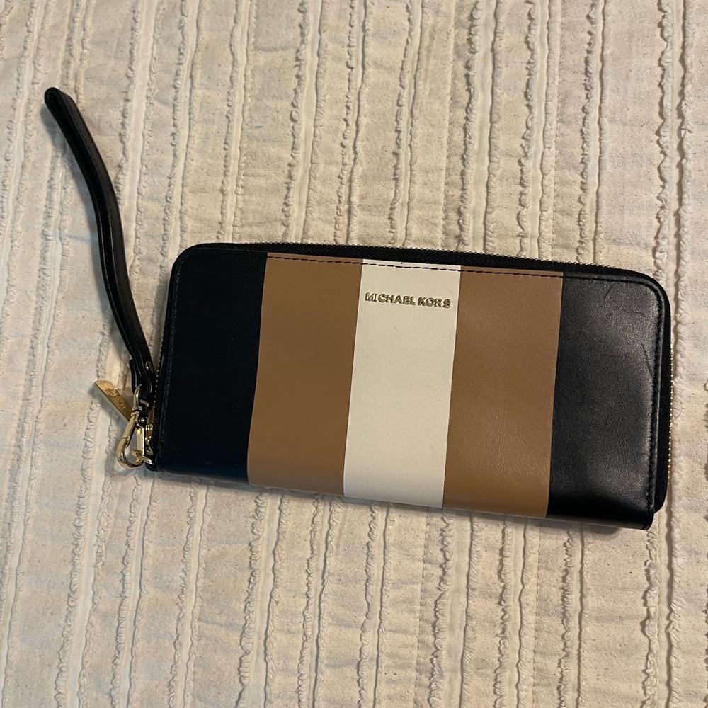 Michael kors wristlet wallet